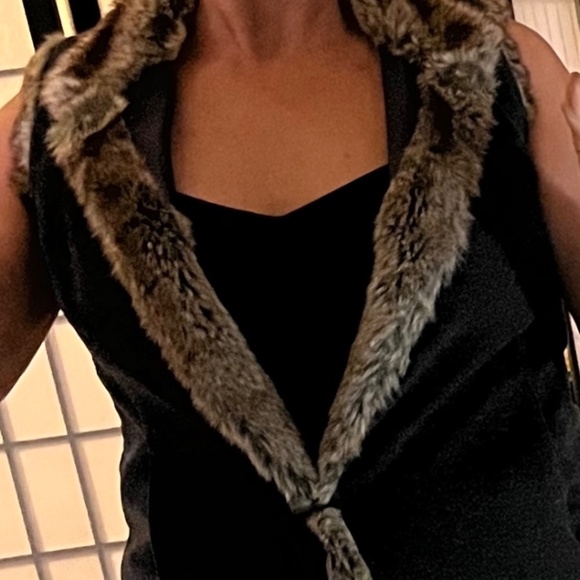 J. Jill Jackets & Blazers - J Jill Vest Wool W/Faux Fur Collar & Trim Fully Lined with Pockets Never Worn